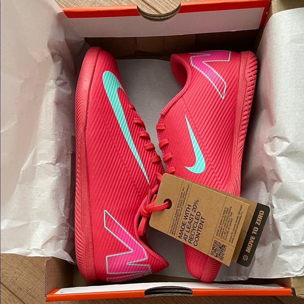 NWT KIDS Indoor Soccer Futsal Shoes